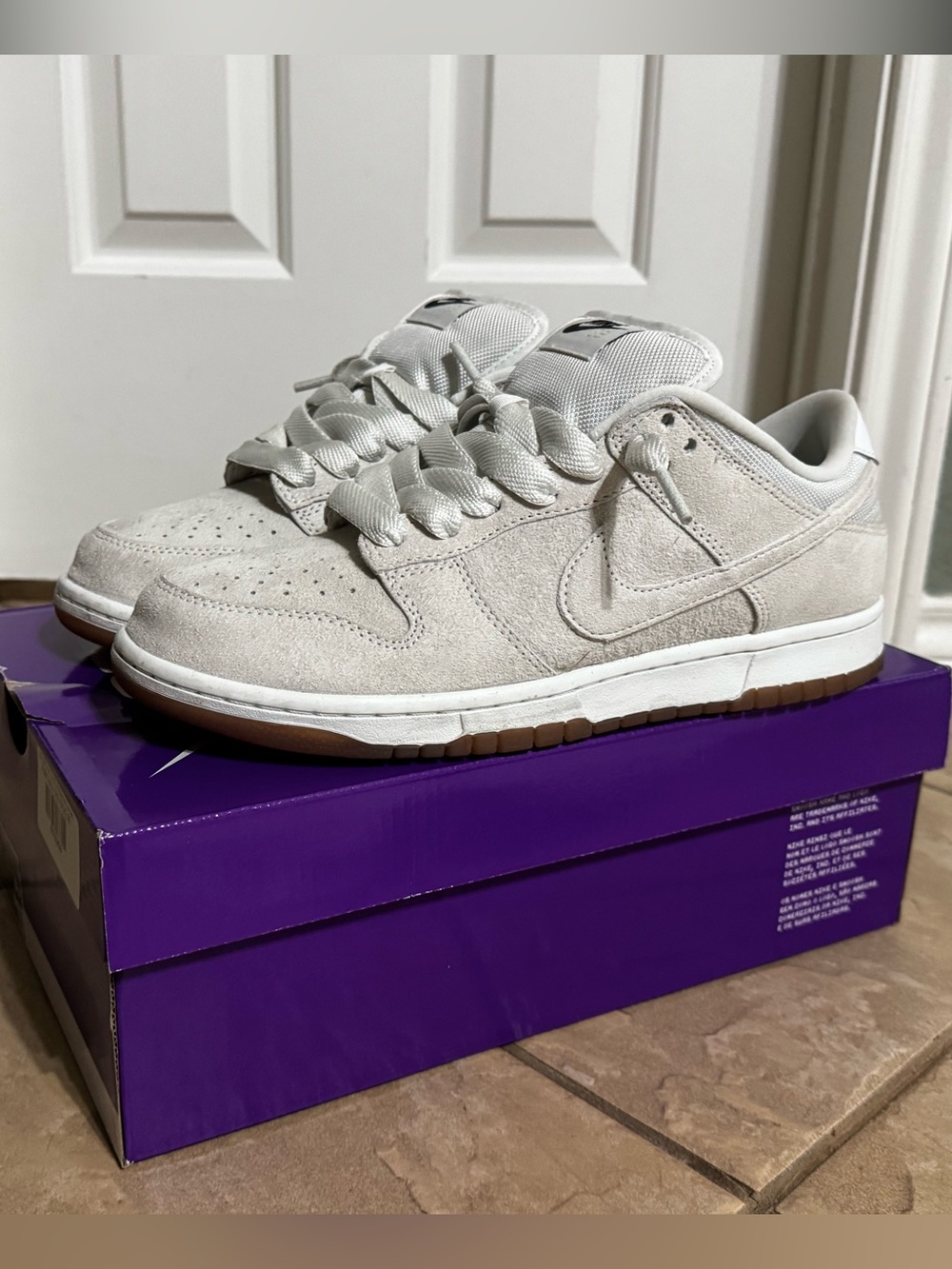 Nike mens Low-Top Suede Sneakers - Light Beige/White